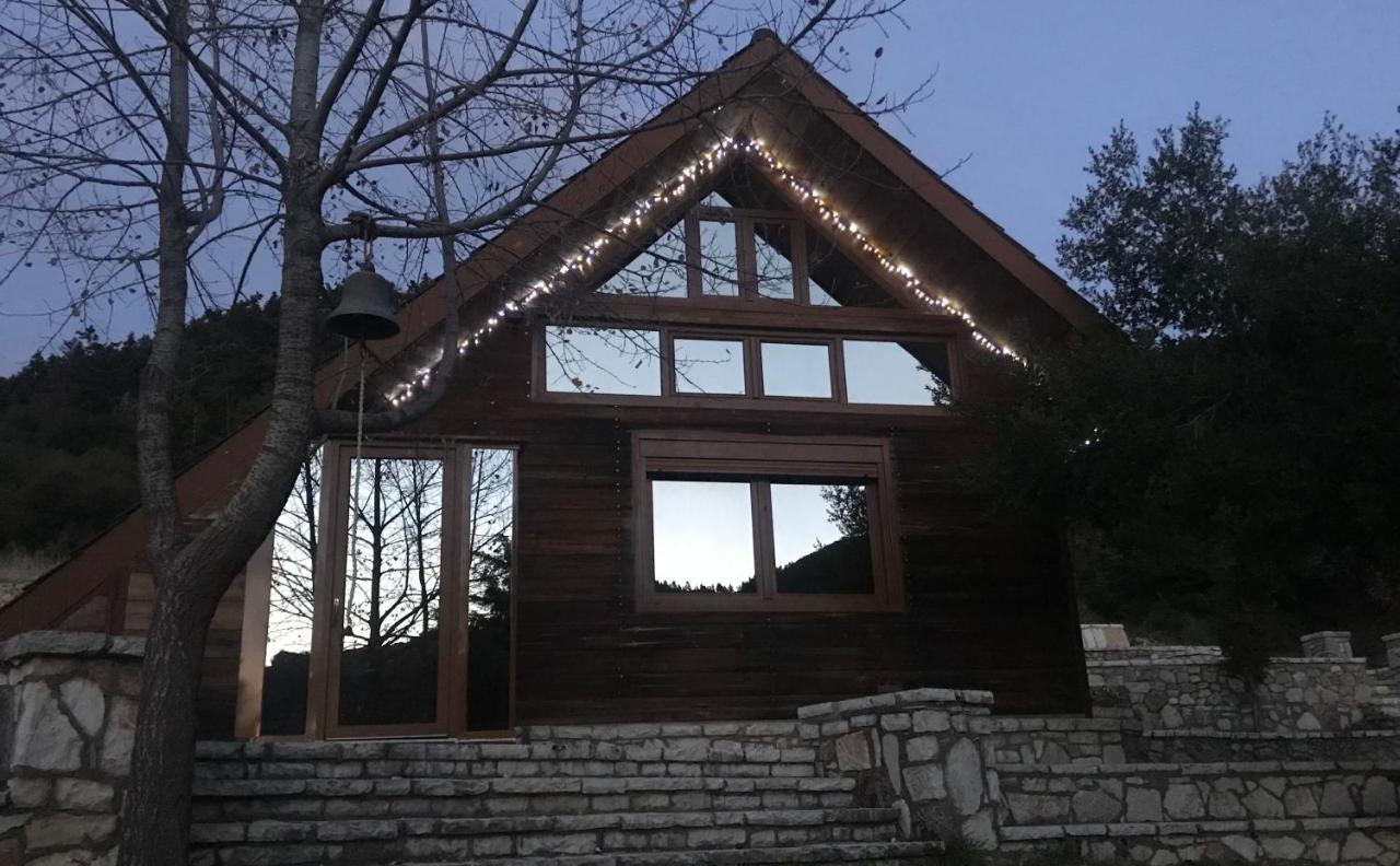 Chalet In The Forest กาลาวริตา ภายนอก รูปภาพ