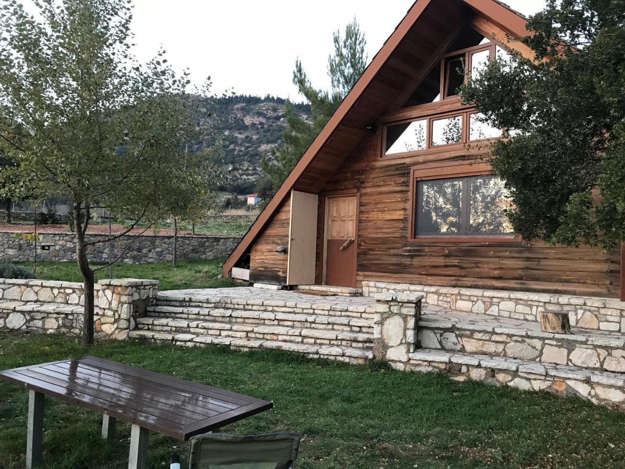 Chalet In The Forest กาลาวริตา ภายนอก รูปภาพ